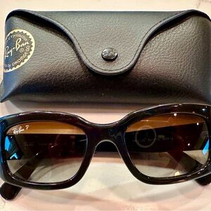 Like new. Ray-Ban Sunglasses.